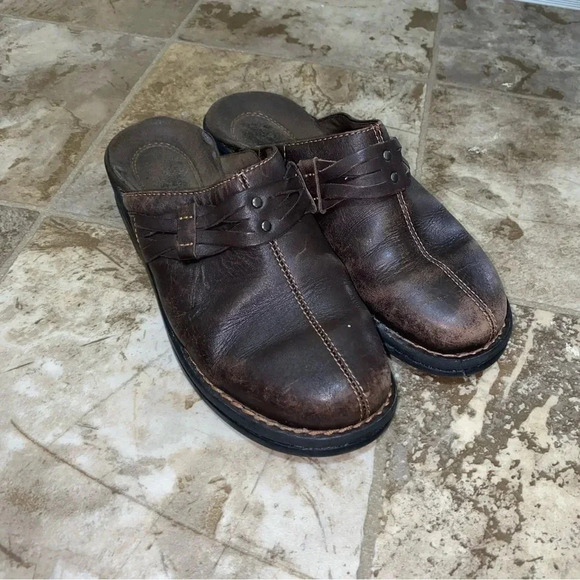 Women’s Clark’s Slip on Brown Leather Causal  Comfort Clog Mules shoes size 6 - Picture 2 of 14
